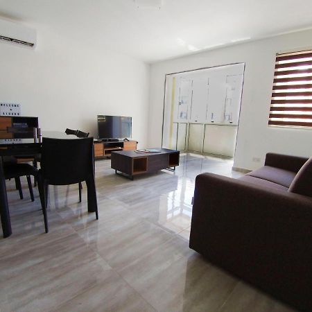 F7 Room 2, Private Bedroom Two Single Beds Shared Bathroom In Shared Flat Msida Esterno foto