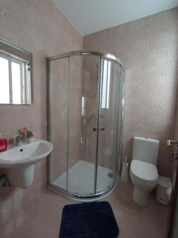 F7 Room 2, Private Bedroom Two Single Beds Shared Bathroom In Shared Flat Msida Esterno foto
