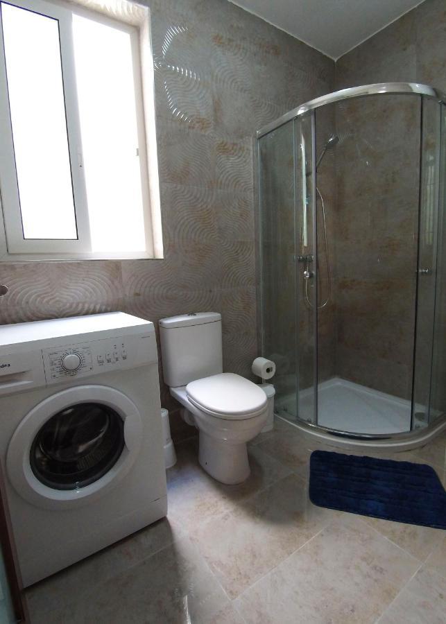 F7 Room 2, Private Bedroom Two Single Beds Shared Bathroom In Shared Flat Msida Esterno foto